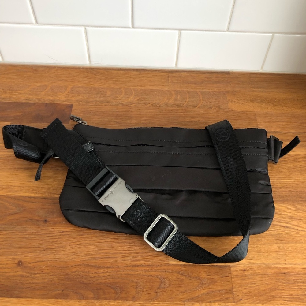 lululemon black nylon waist bag